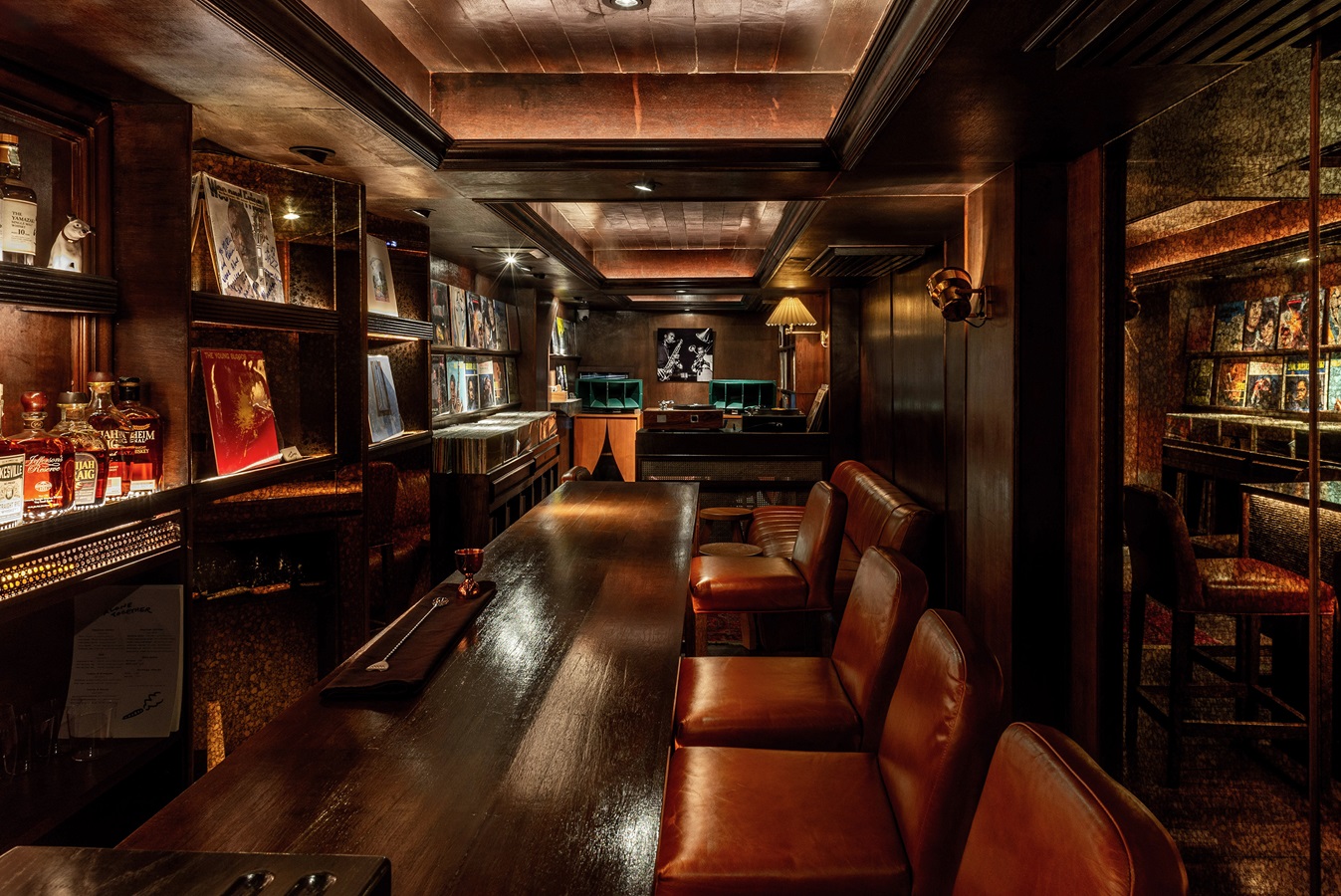 Trendy bar near Novotel Living Bangkok Sukhumvit Legacy.