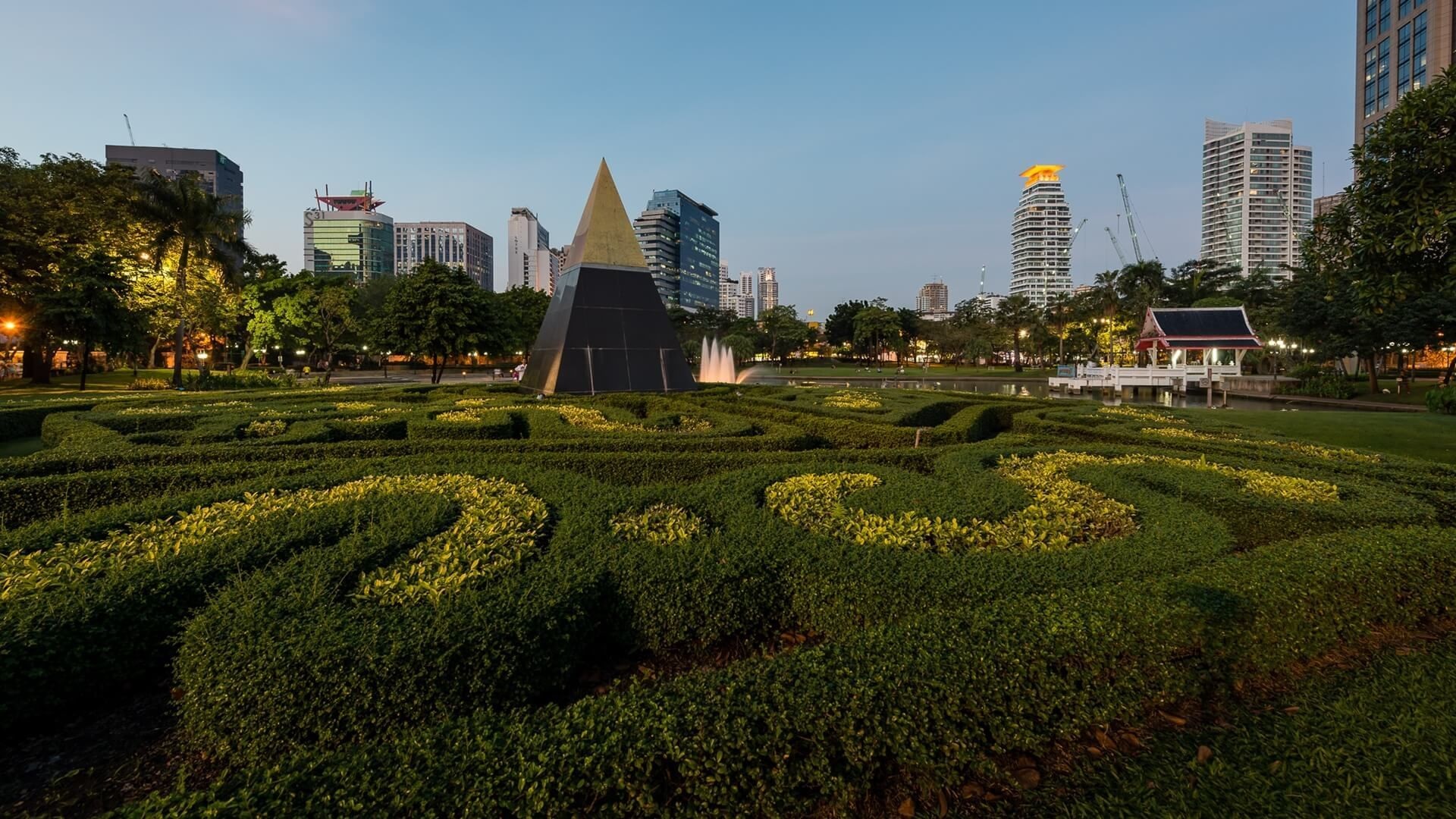 Hotel in Sukhumvit near shopping malls, including Terminal 21 and EmQuartier, at Novotel Living Bangkok Sukhumvit Legacy.