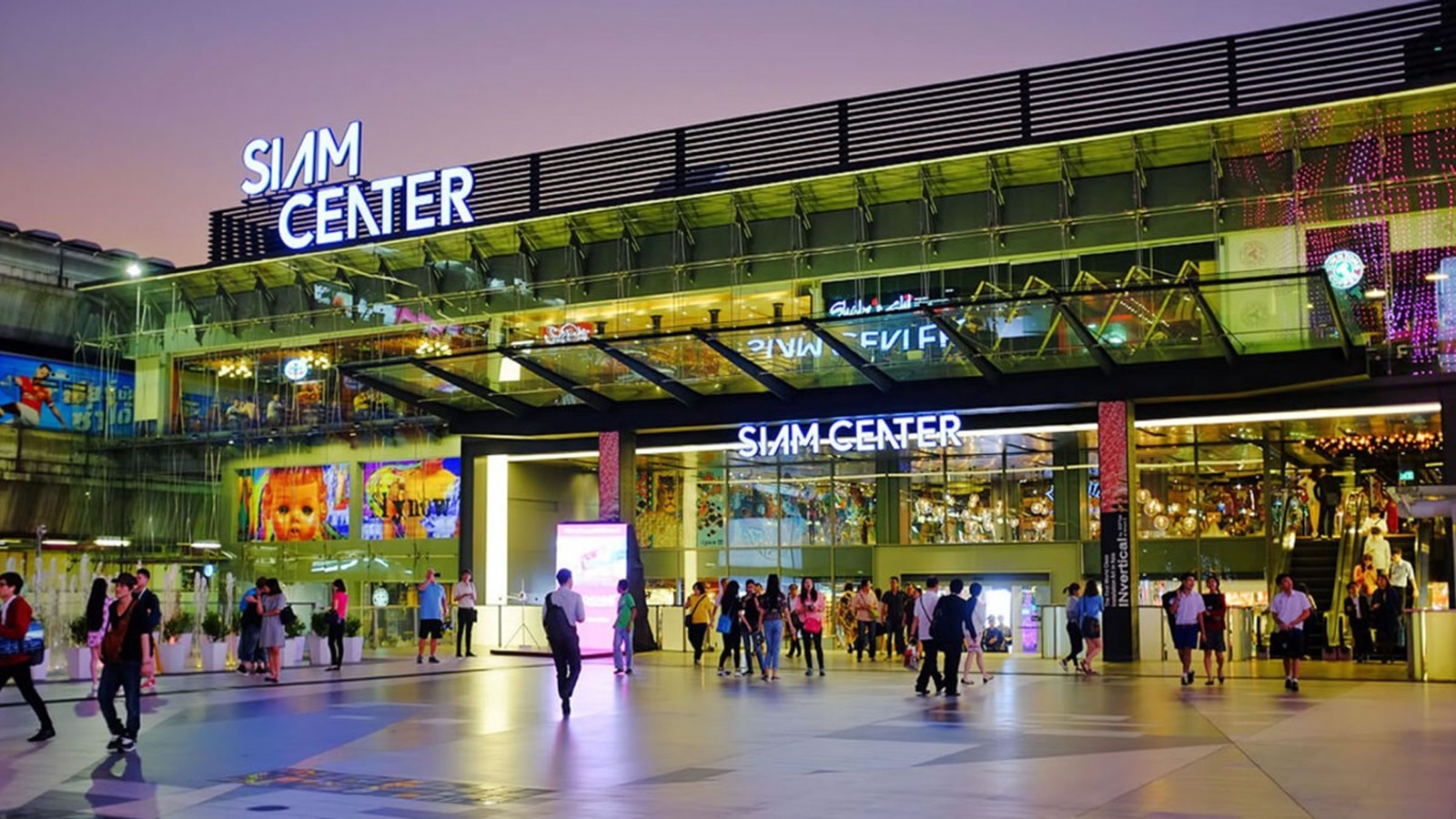 Hotel in Sukhumvit near shopping malls, including Terminal 21 and EmQuartier, at Novotel Living Bangkok Sukhumvit Legacy.