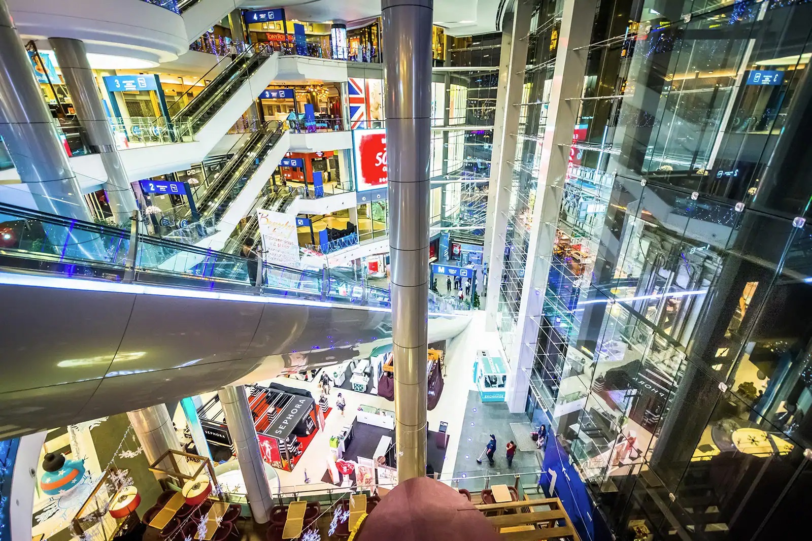 Hotel in Sukhumvit near shopping malls, including Terminal 21 and EmQuartier, at Novotel Living Bangkok Sukhumvit Legacy.