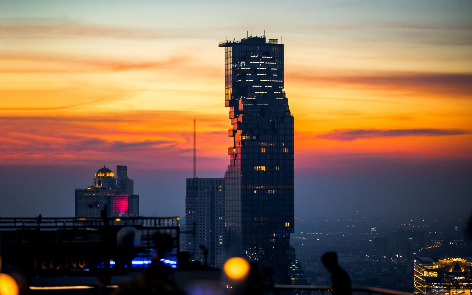 Hotel in Sukhumvit near attractions like Terminal 21, Benjakitti Park, and vibrant nightlife at Novotel Living Bangkok Sukhumvit Legacy.