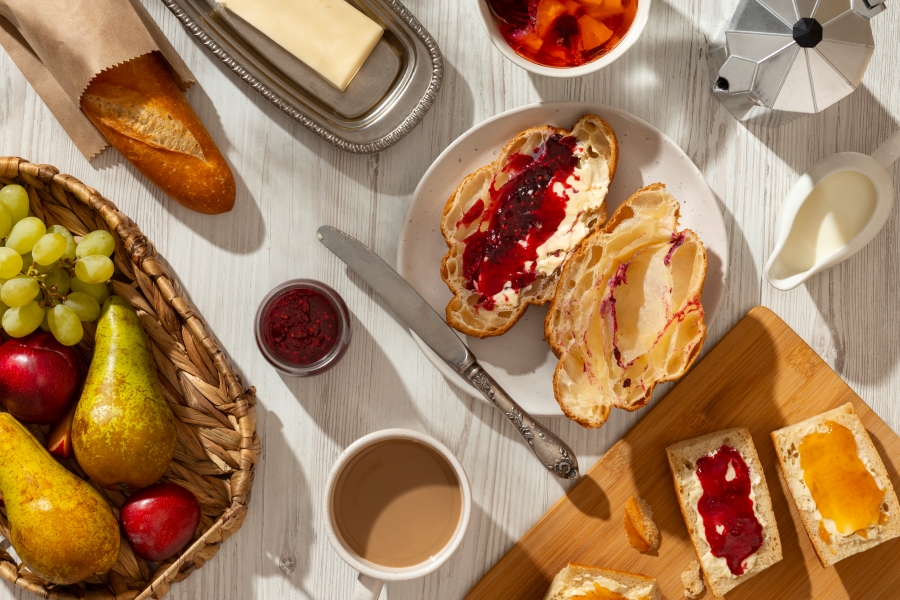 Hotel in Bangkok with in-room dining service offering freshly prepared meals at Novotel Living Bangkok Sukhumvit Legacy.