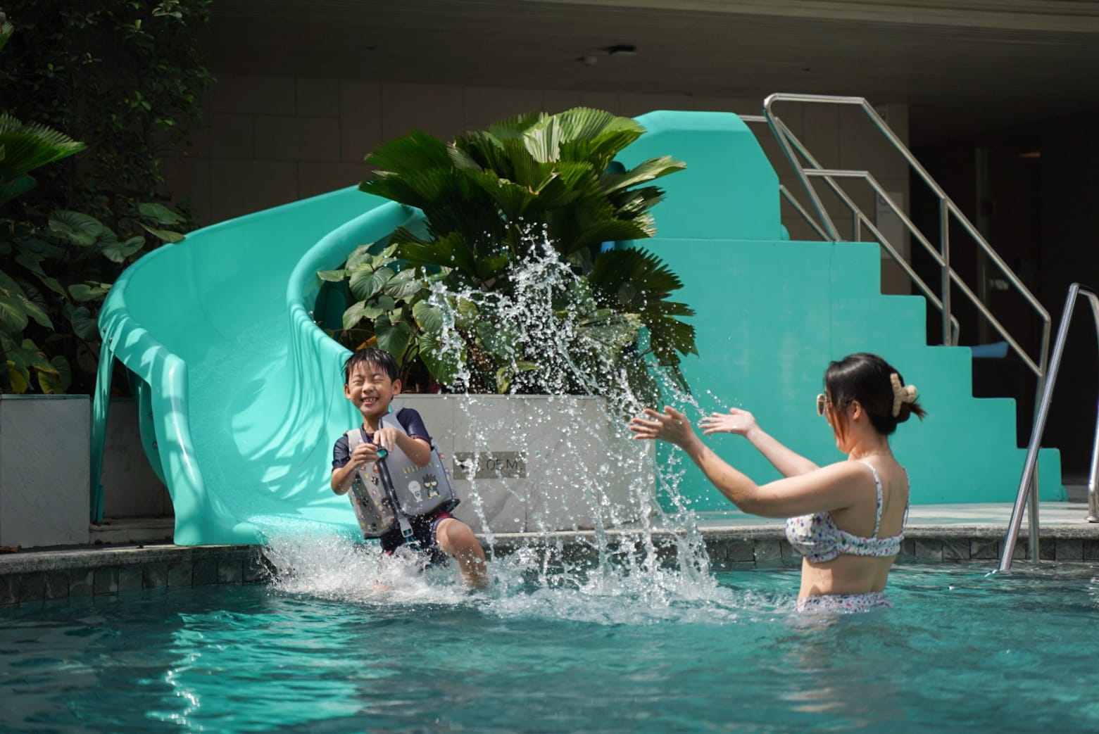 Hotel in Bangkok on Sukhumvit Road with an urban swimming pool and serene ambiance at Novotel Living Bangkok Sukhumvit Legacy.