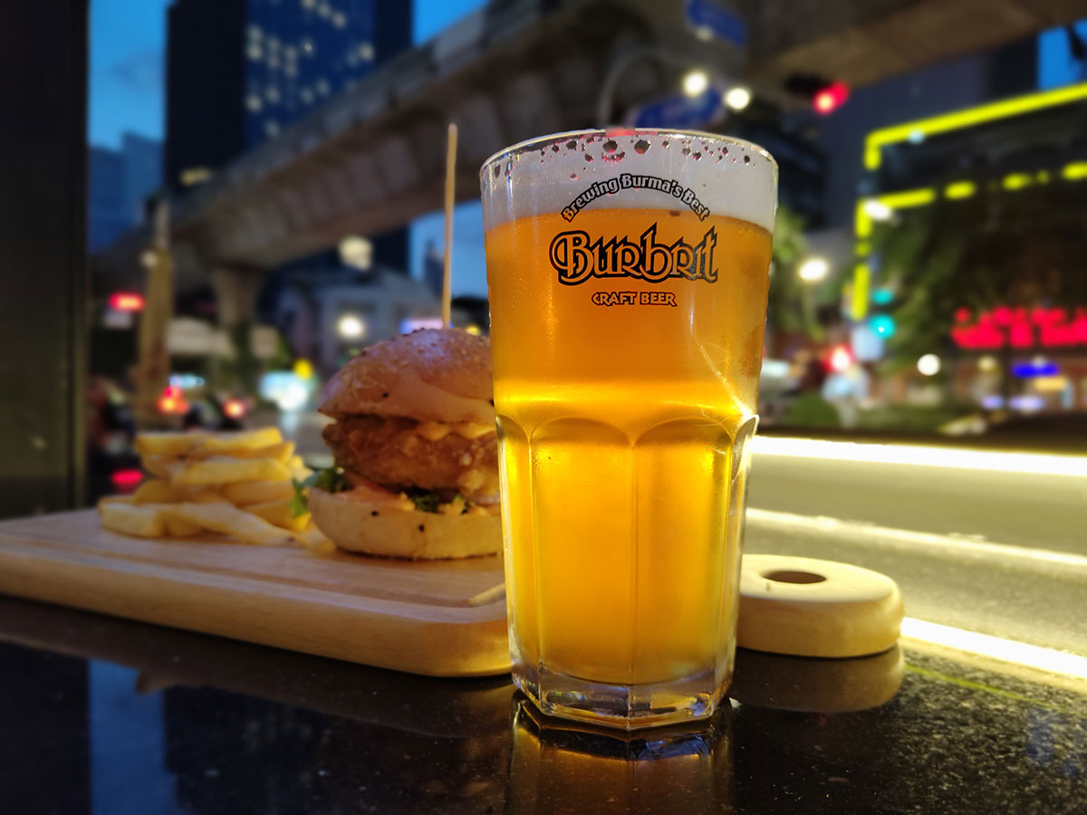 Trendy bar near Novotel Living Bangkok Sukhumvit Legacy.