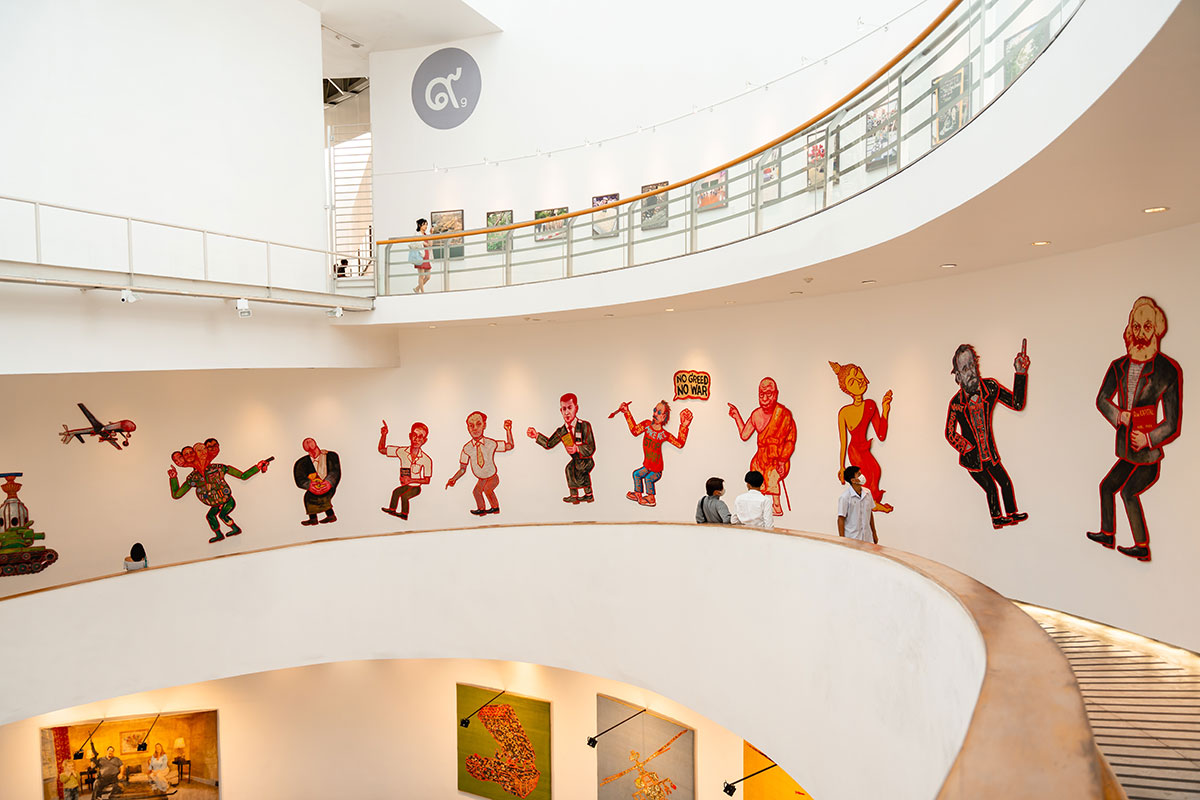 Popular attractions near Novotel Living Bangkok Sukhumvit Legacy, including shopping malls, museums, parks, night market, art gallery, temples, etc.
