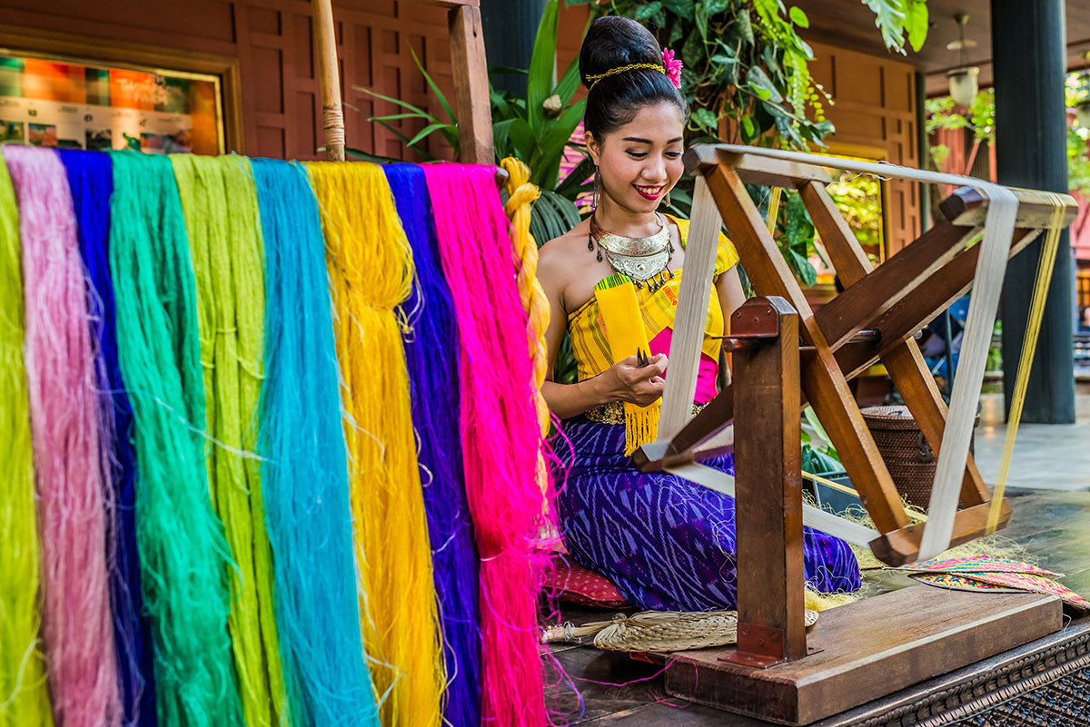 Popular attractions near Novotel Living Bangkok Sukhumvit Legacy, including shopping malls, museums, parks, night market, art gallery, temples, etc.
