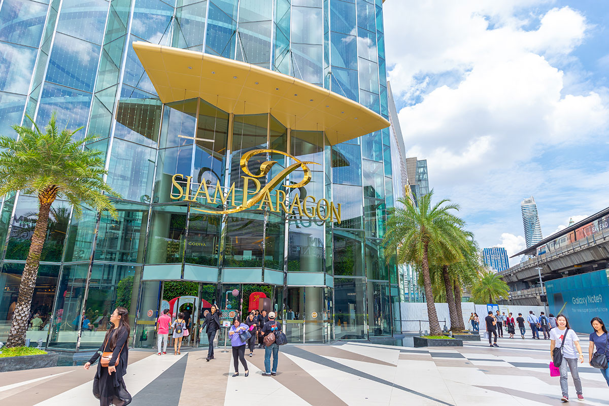 Popular attractions near Novotel Living Bangkok Sukhumvit Legacy, including shopping malls, museums, parks, night market, art gallery, temples, etc.