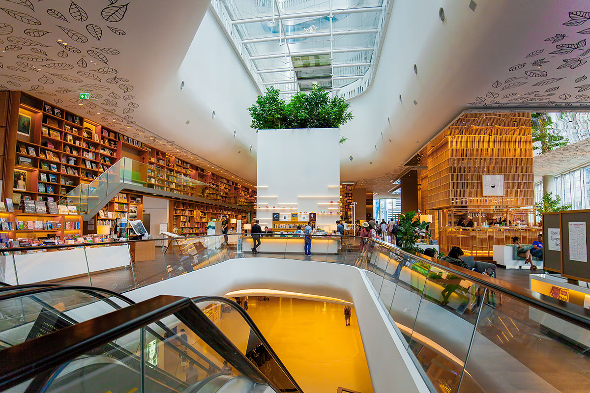 Hotel in Sukhumvit near shopping malls, including Terminal 21 and EmQuartier, Emsphere, Central Embassy at Novotel Living Bangkok Sukhumvit Legacy.