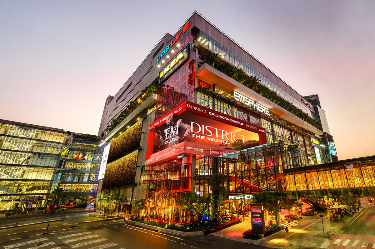Hotel in Sukhumvit near shopping malls, including Terminal 21 and EmQuartier, Emsphere at Novotel Living Bangkok Sukhumvit Legacy.