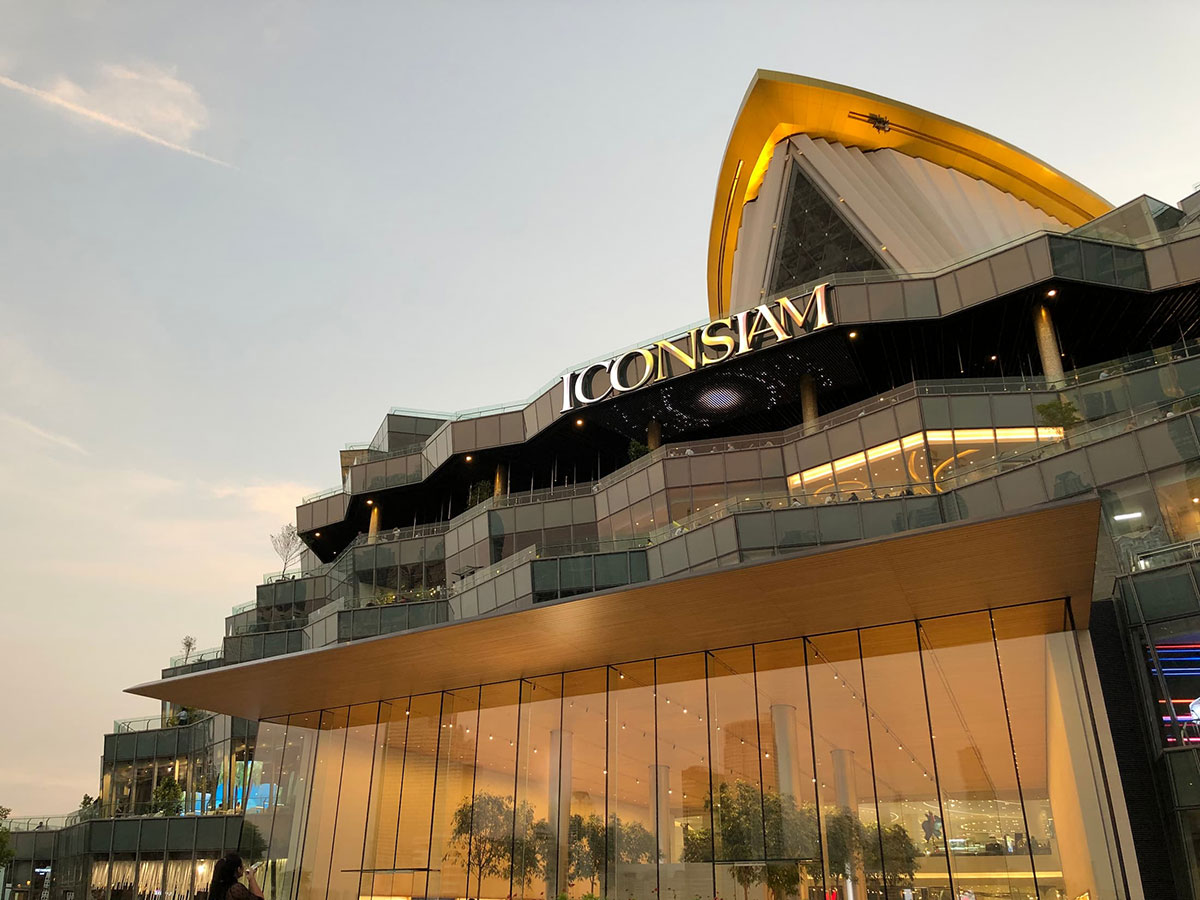 Hotel in Sukhumvit near shopping malls, including Terminal 21 and EmQuartier, Emsphere, ICONSIAM at Novotel Living Bangkok Sukhumvit Legacy.