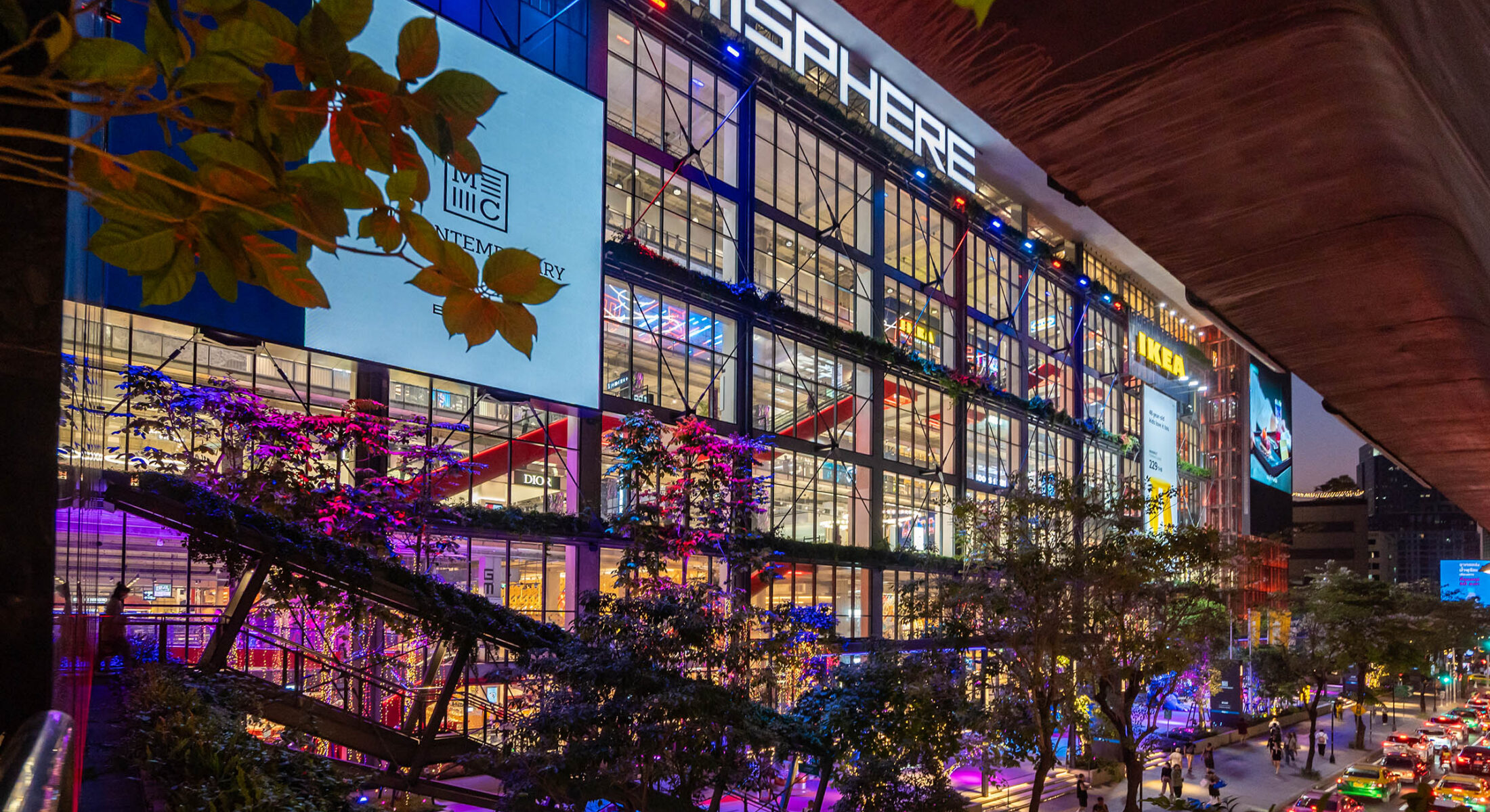Hotel in Sukhumvit near shopping malls, including Terminal 21 and EmQuartier, Emsphere at Novotel Living Bangkok Sukhumvit Legacy.